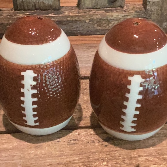 Football Salt and Pepper Set - Picture 5 of 5